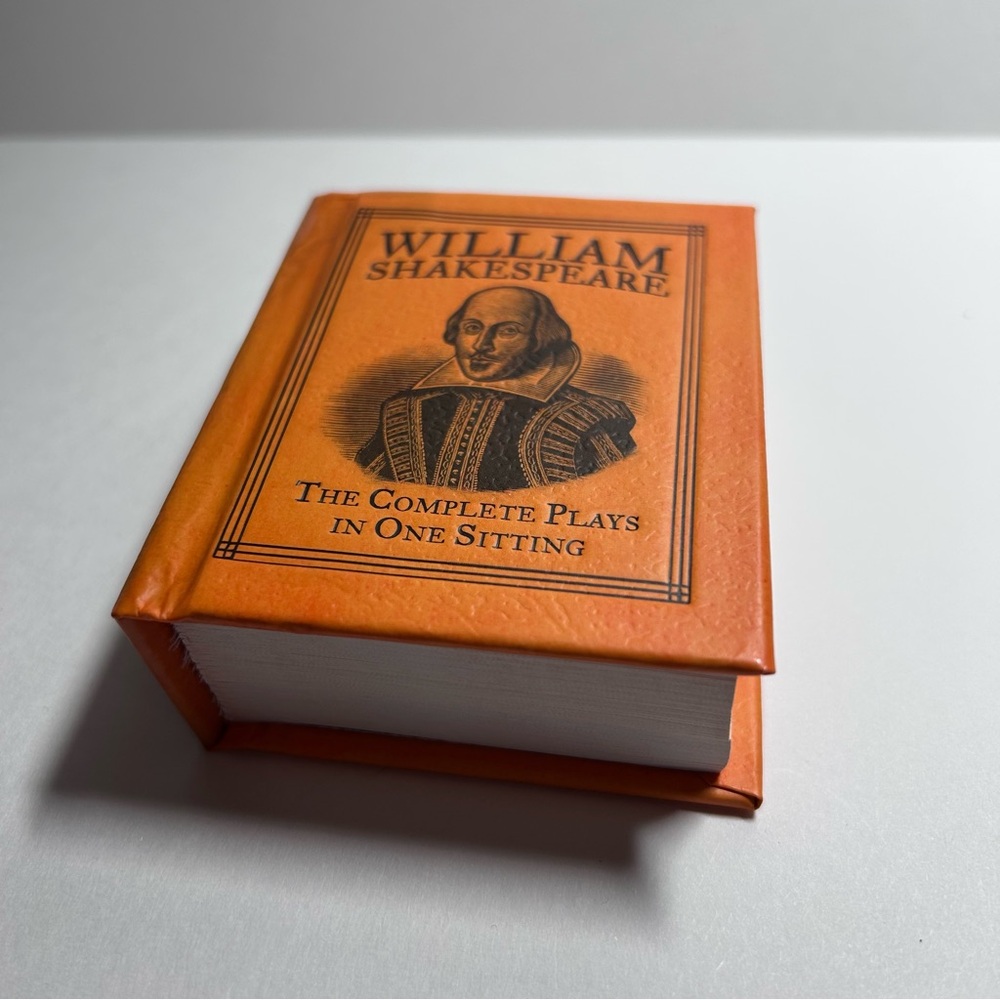 WILLIAM SHAKESPEARE THE COMPLETE PLAYS IN ONE SITTING miniature edition